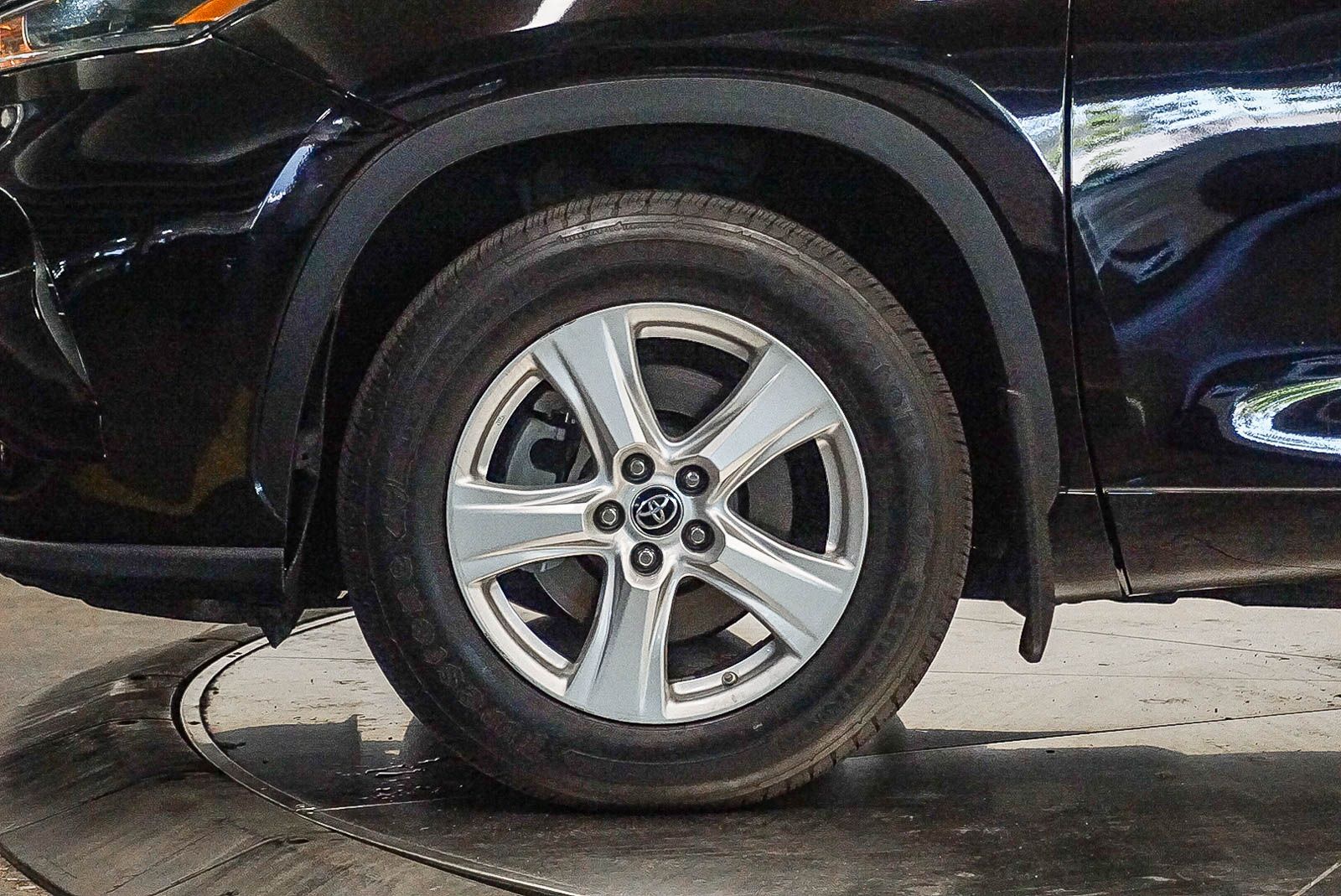 Thumbnail: 2021 Toyota Highlander - 9