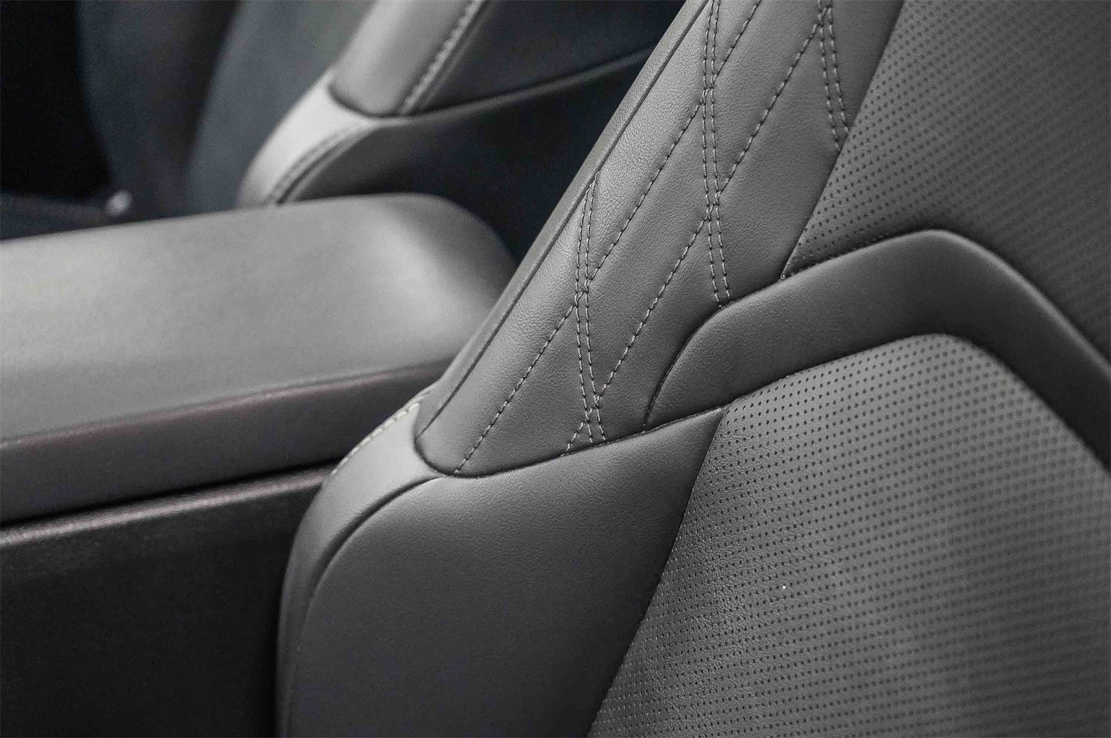 Thumbnail: 2024 Lexus UX - 19