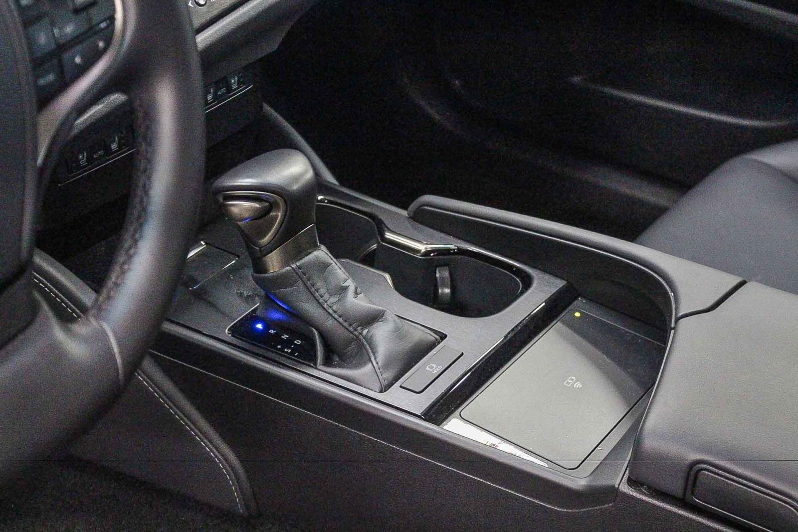 Thumbnail: 2025 Lexus ES - 21