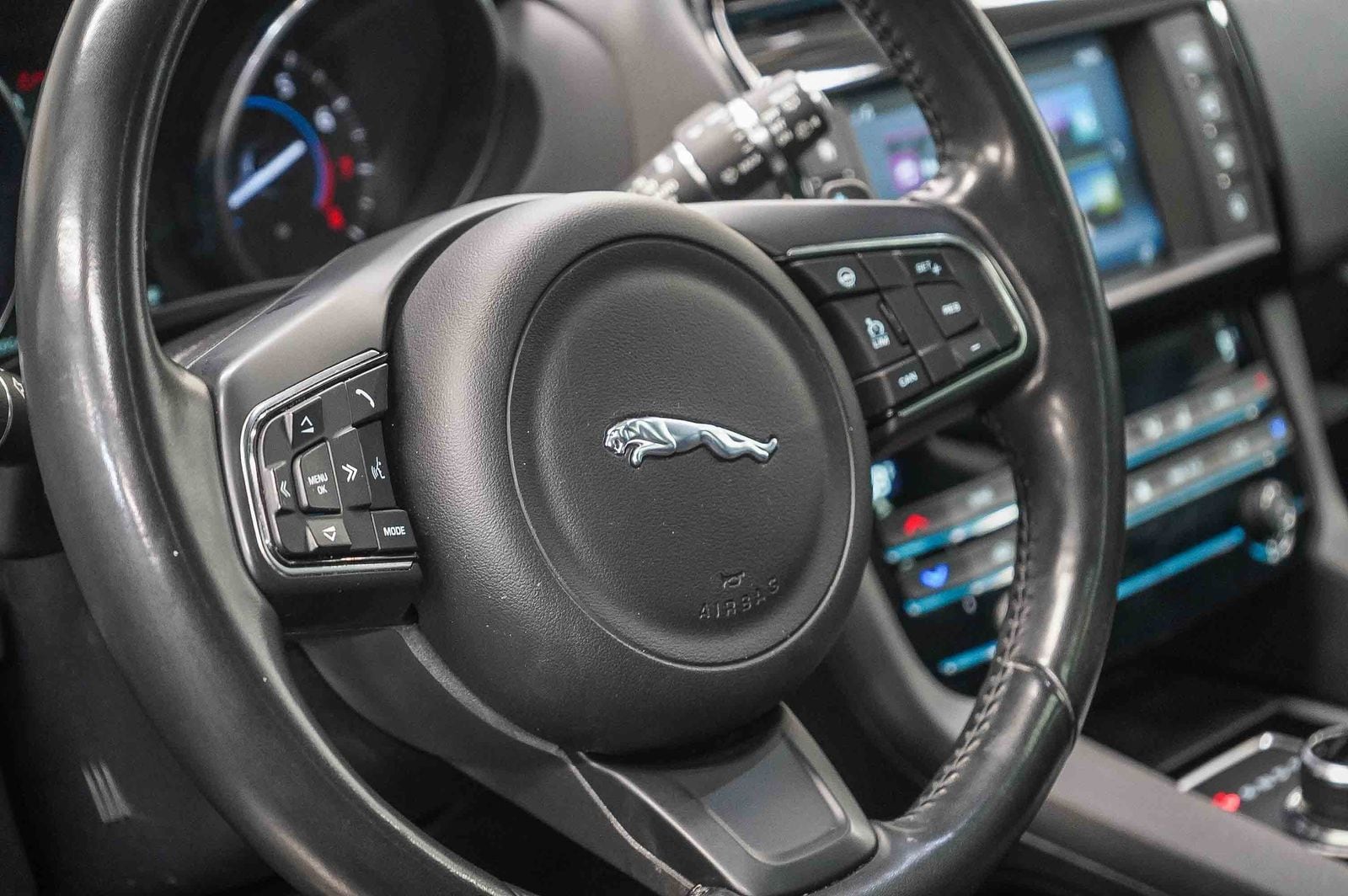 Thumbnail: 2017 Jaguar F-Pace - 21