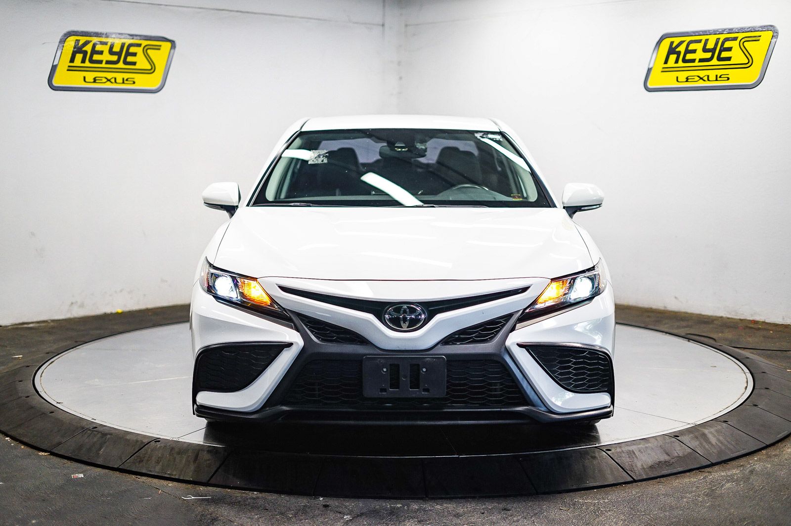 Thumbnail: 2023 Toyota Camry - 6