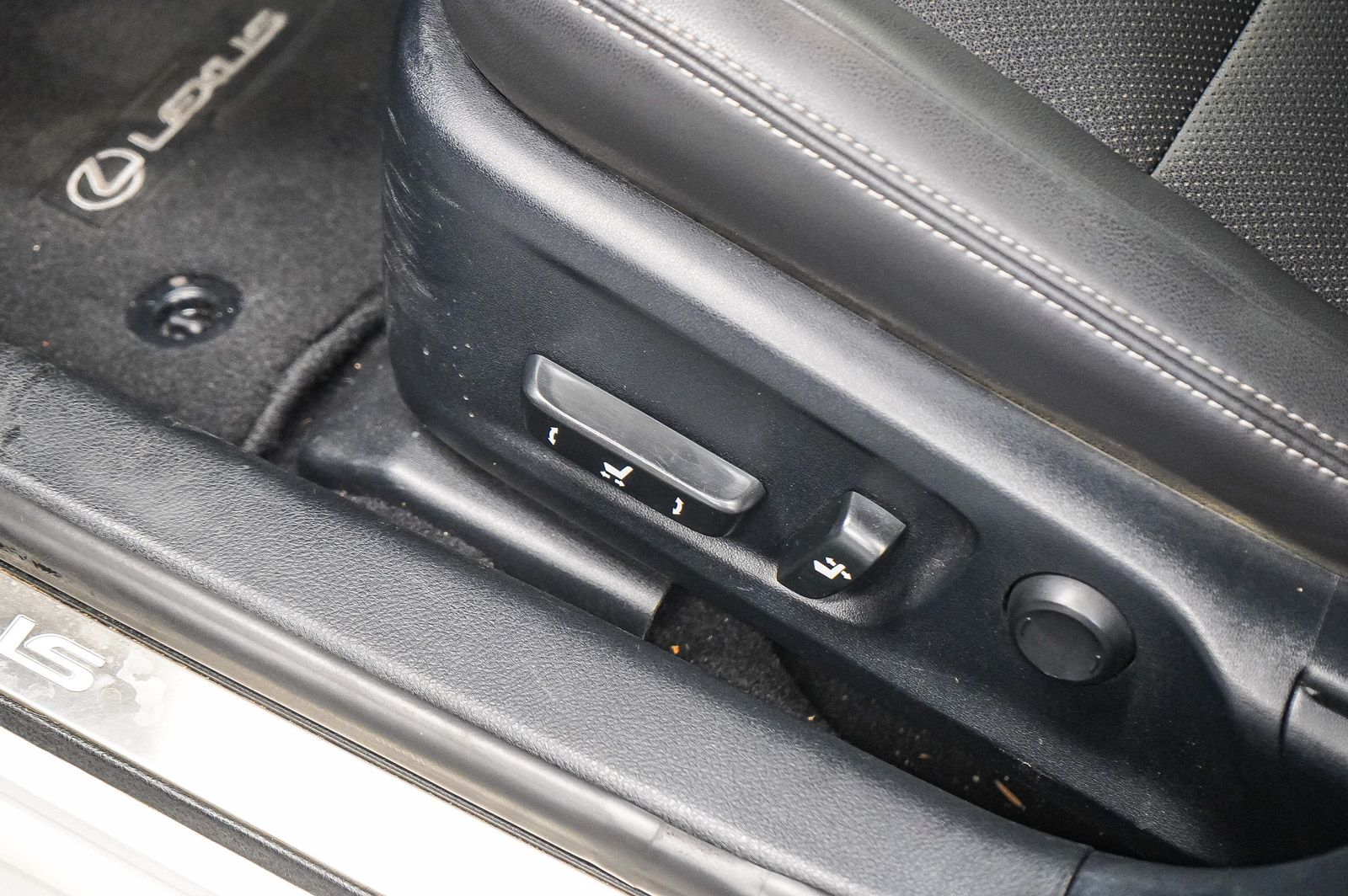 Thumbnail: 2016 Lexus IS - 23