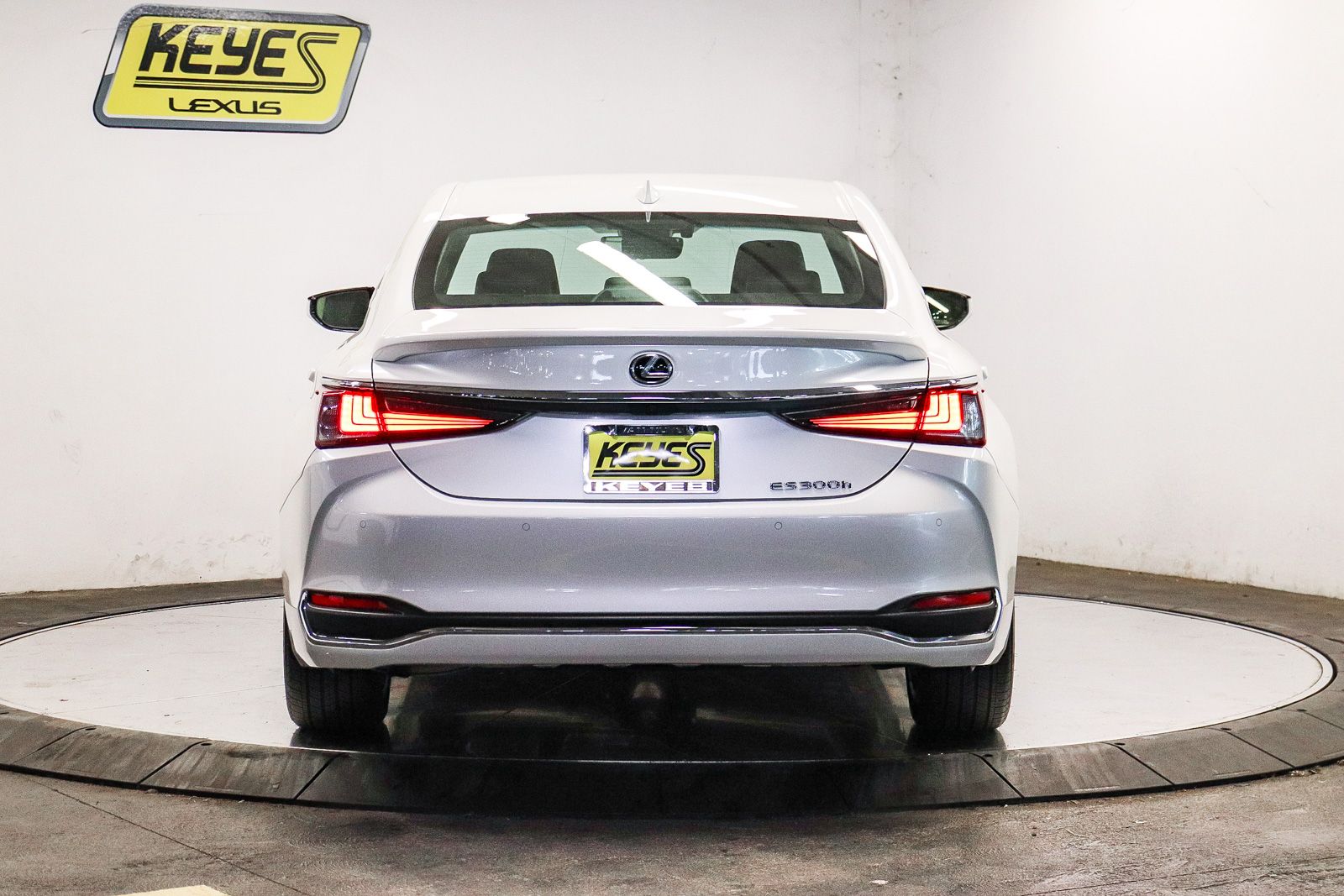 Thumbnail: 2025 Lexus ES - 2
