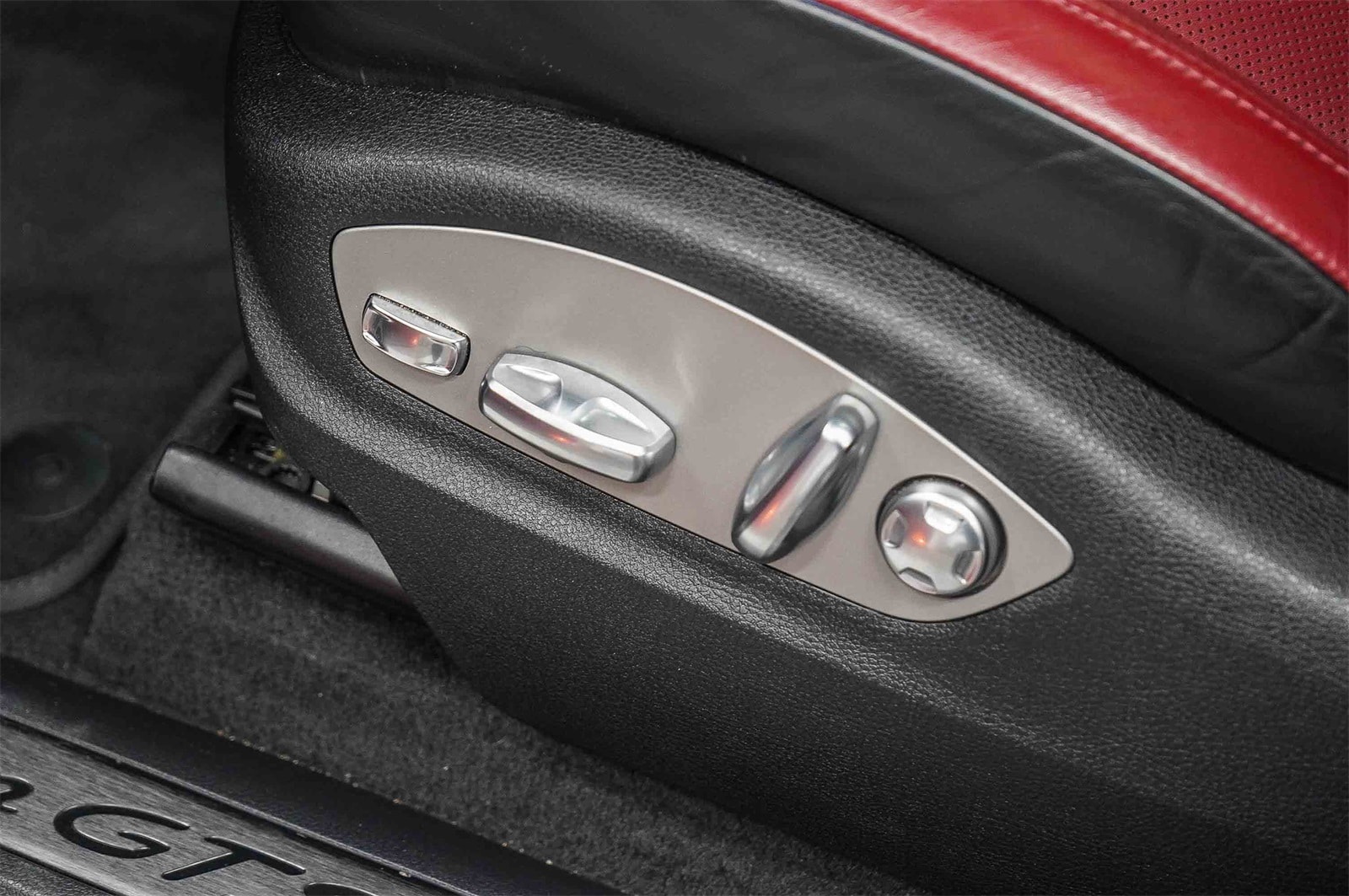 Thumbnail: 2023 Porsche Macan - 23