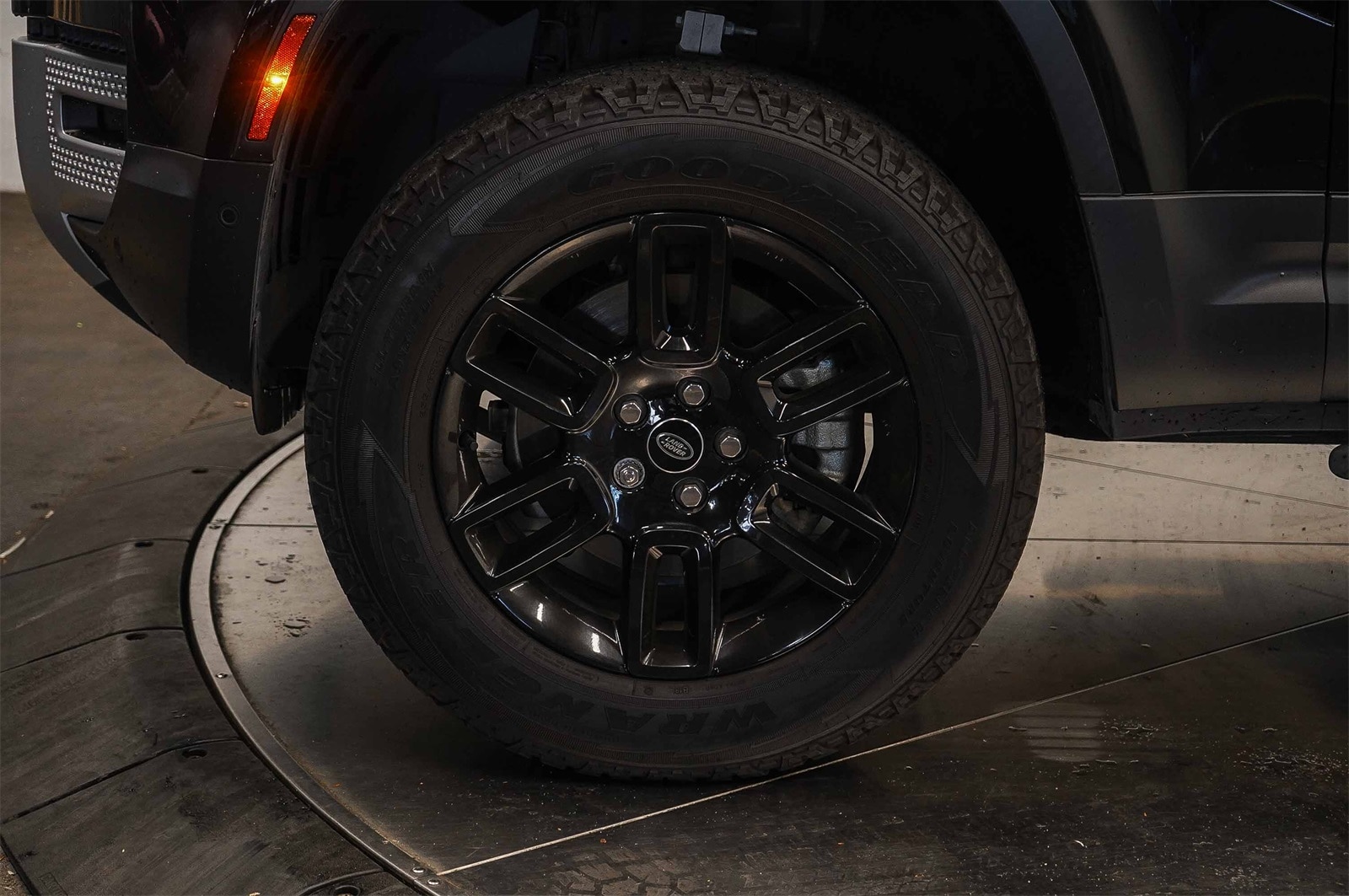 Thumbnail: 2023 Land Rover Defender - 8