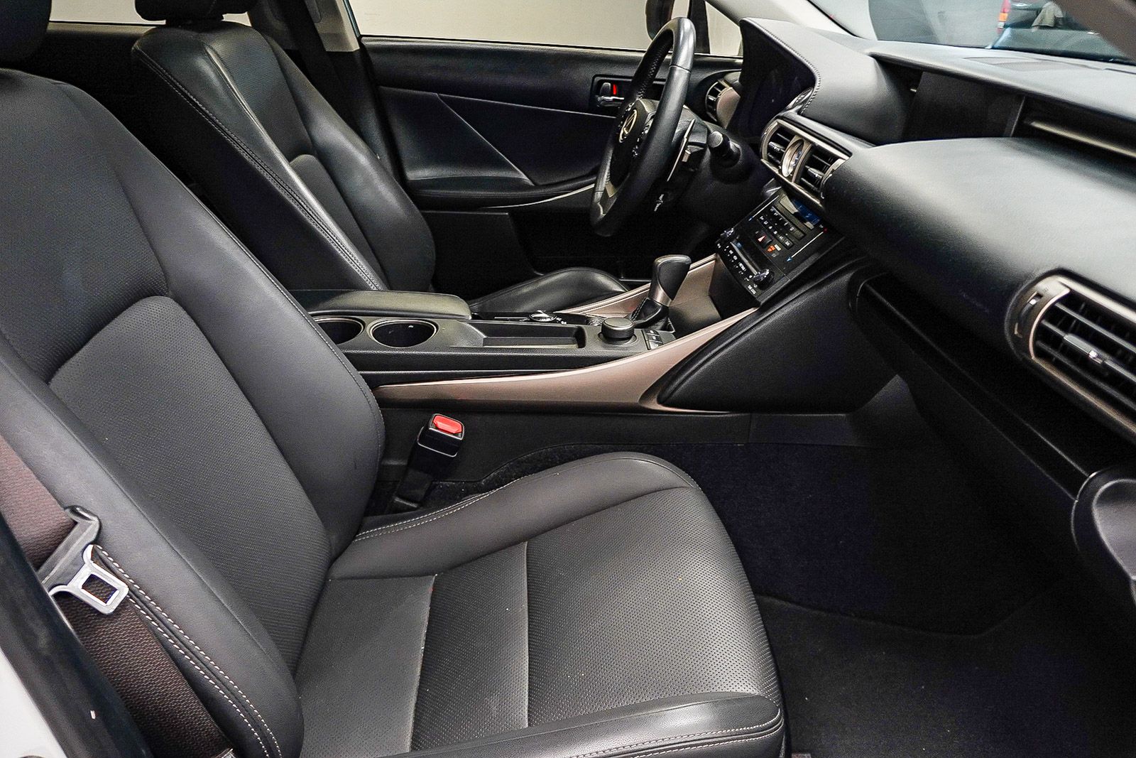 Thumbnail: 2014 Lexus IS - 16