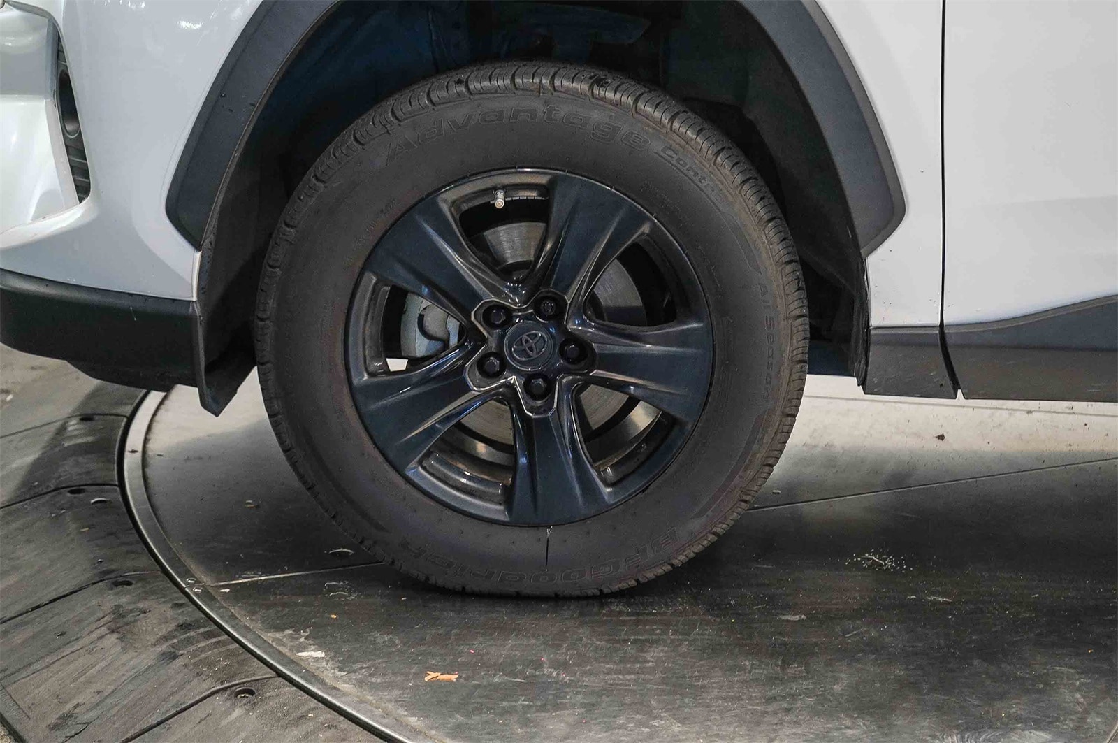 Thumbnail: 2019 Toyota RAV4 - 9