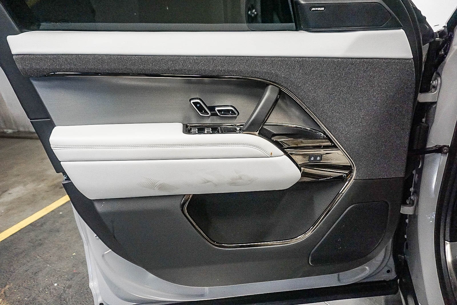 Thumbnail: 2025 Land Rover Range Rover Sport - 20