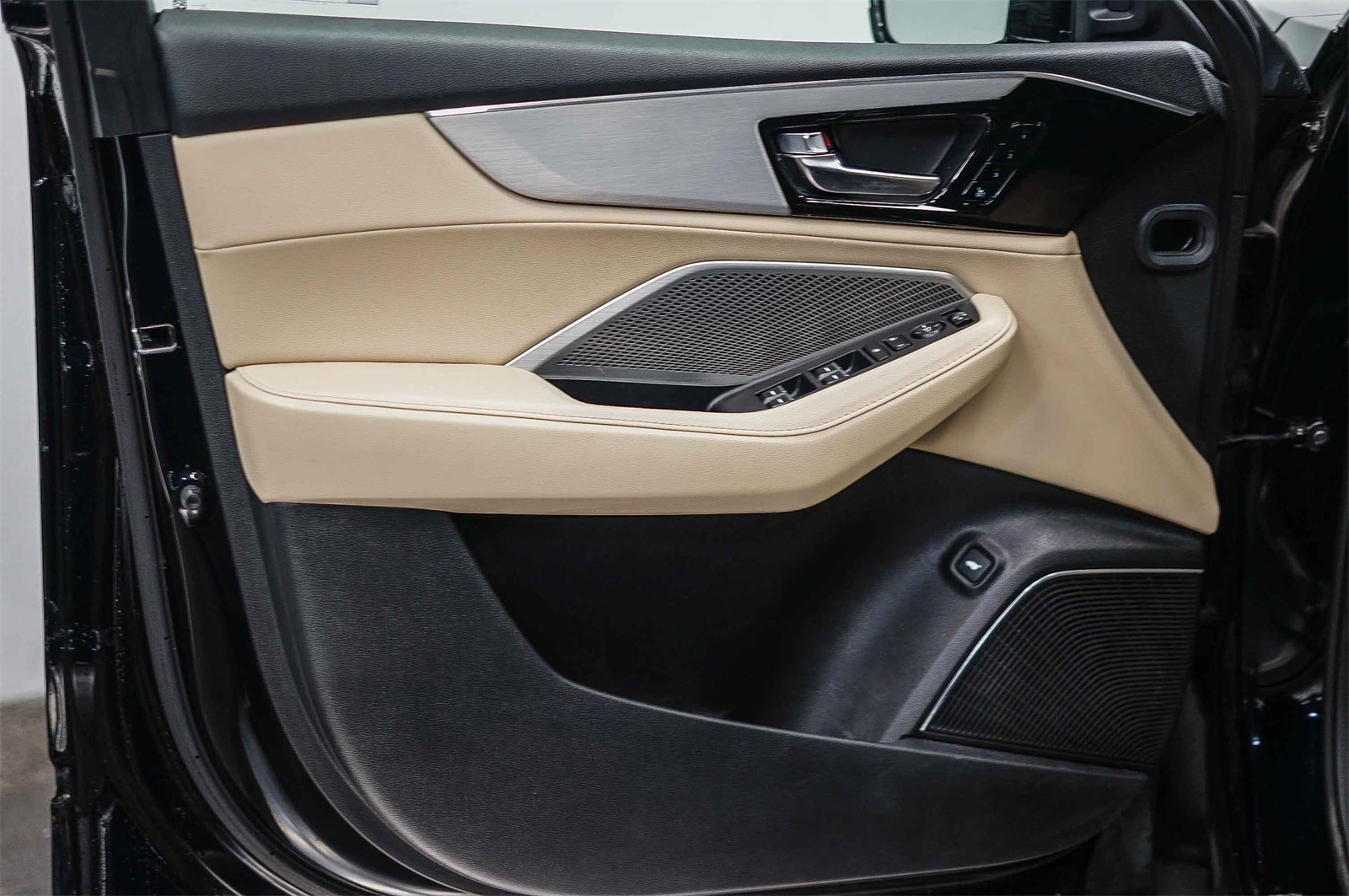 Thumbnail: 2023 Acura MDX - 23