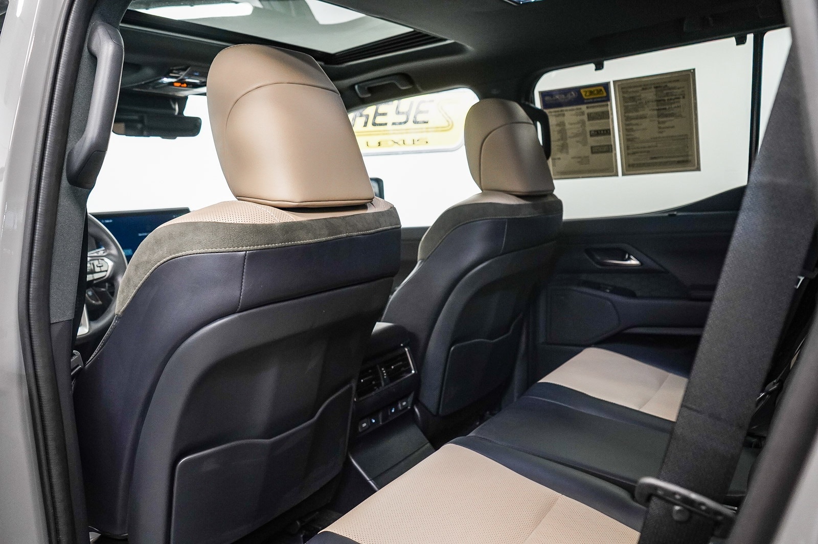 Thumbnail: 2025 Lexus GX - 19