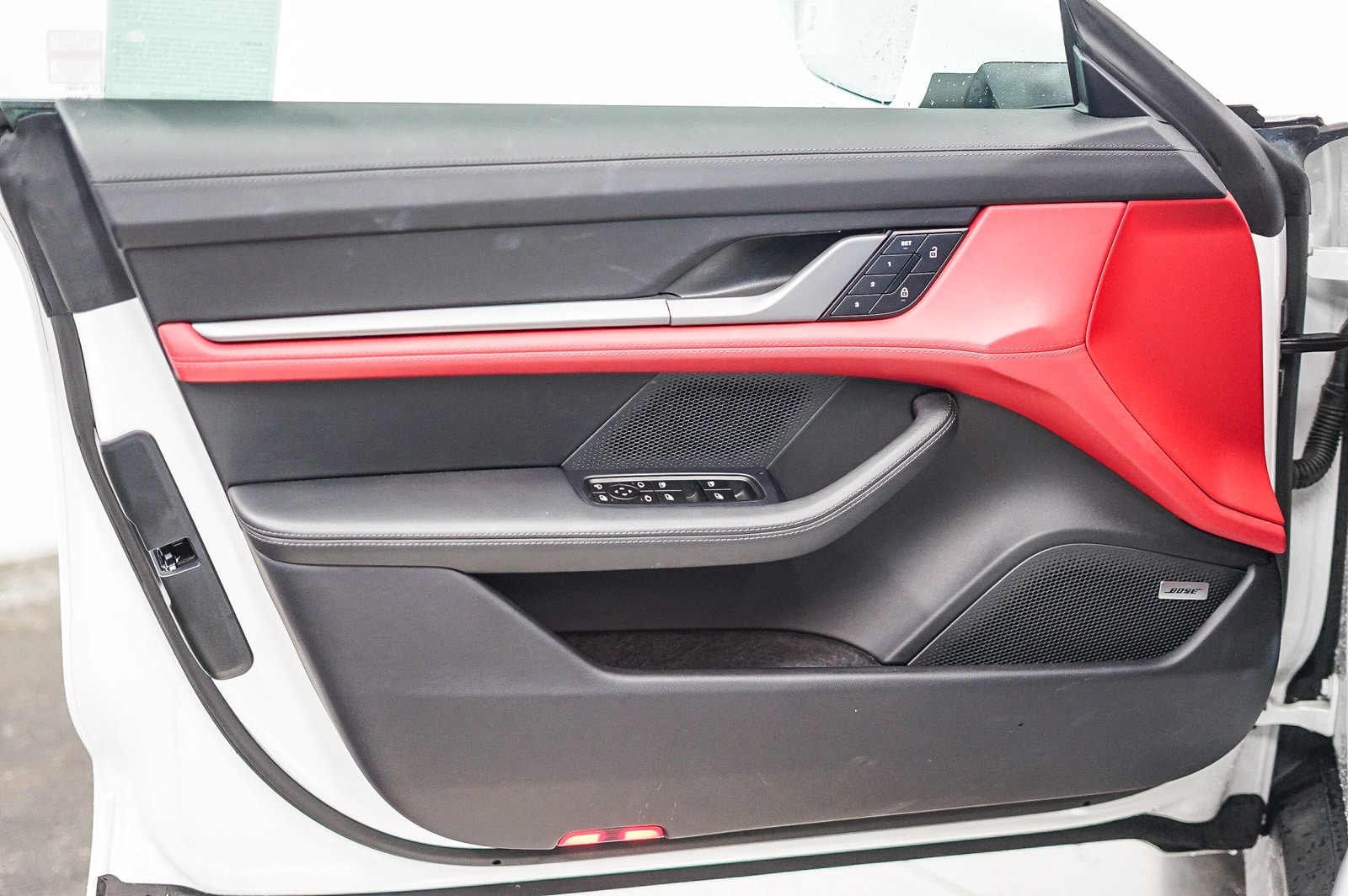 Thumbnail: 2025 Porsche Taycan - 23