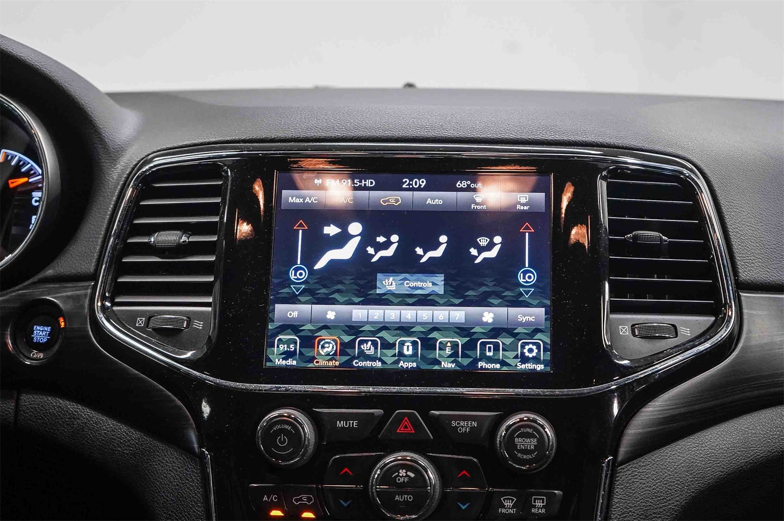 Thumbnail: 2022 Jeep Grand Cherokee - 14