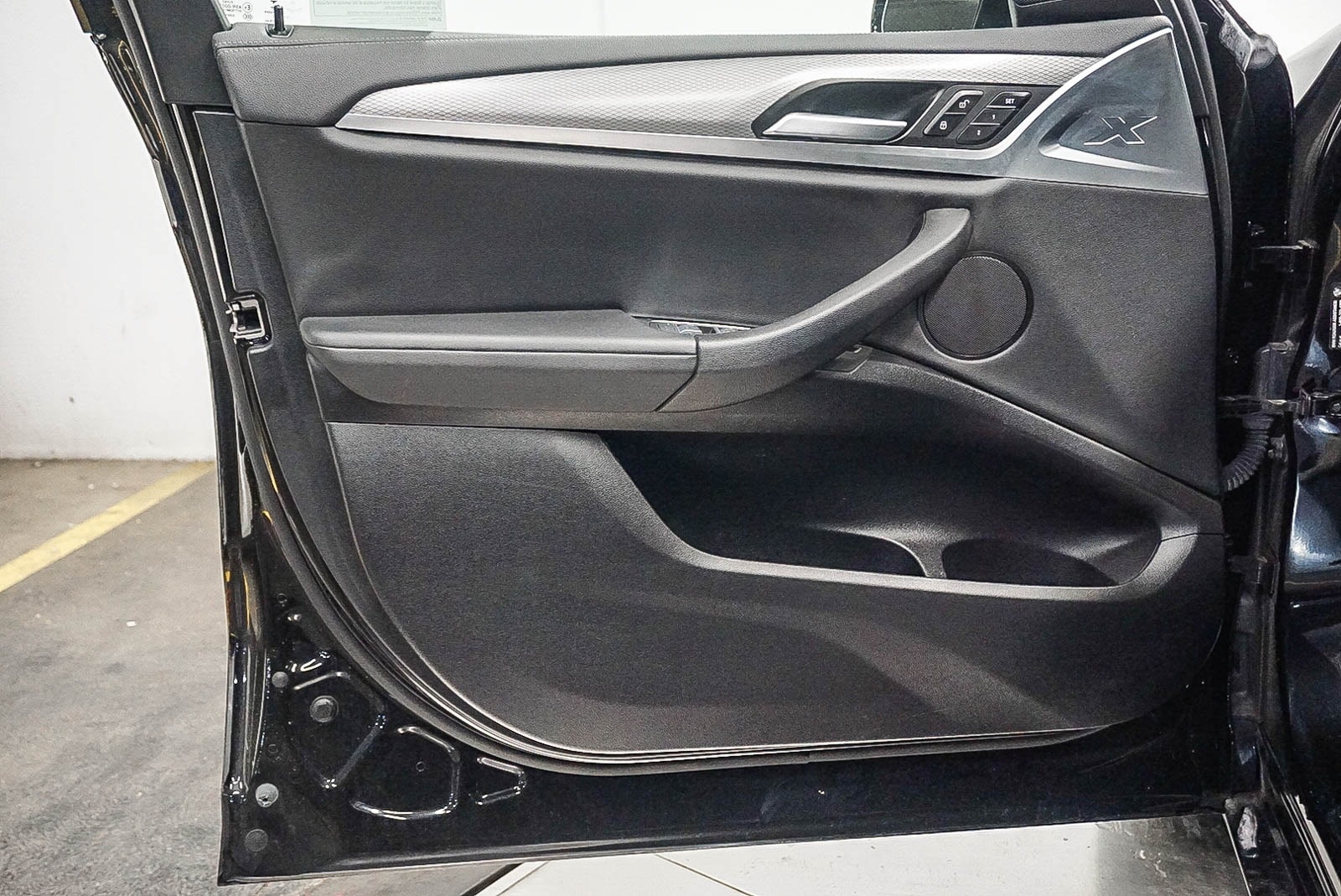 Thumbnail: 2021 BMW X4 - 23