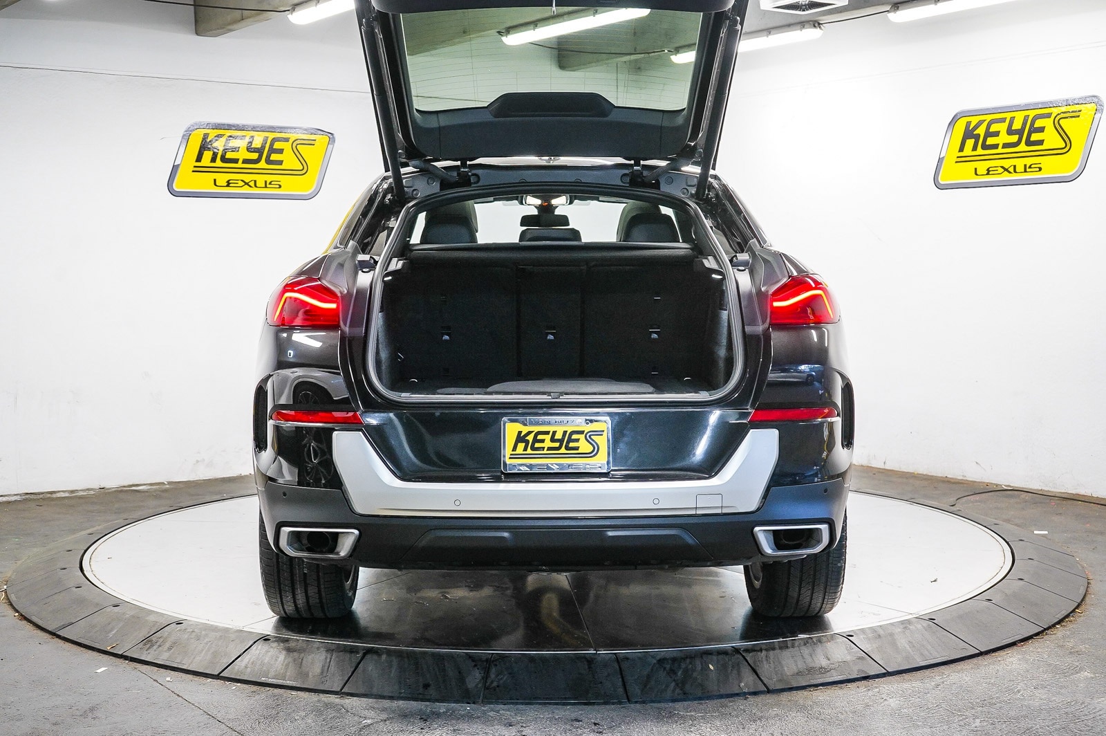 Thumbnail: 2023 BMW X6 - 27