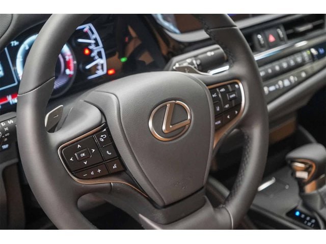 Thumbnail: 2025 Lexus ES - 23