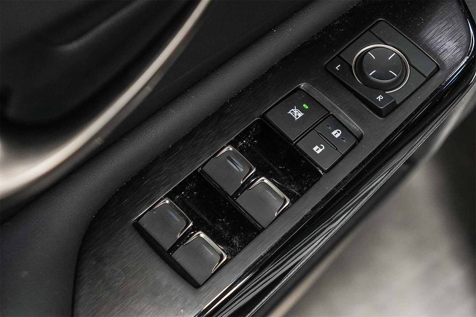 Thumbnail: 2025 Lexus ES - 23