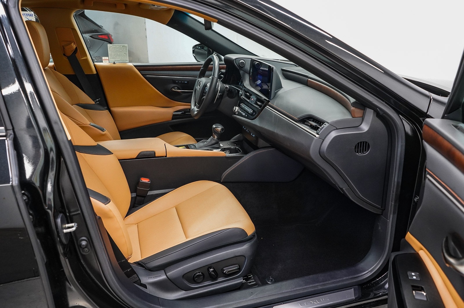 Thumbnail: 2025 Lexus ES - 17