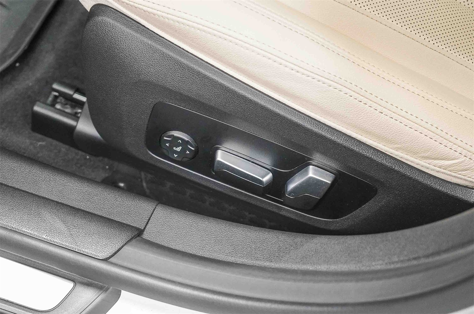 Thumbnail: 2023 BMW 4 Series - 23