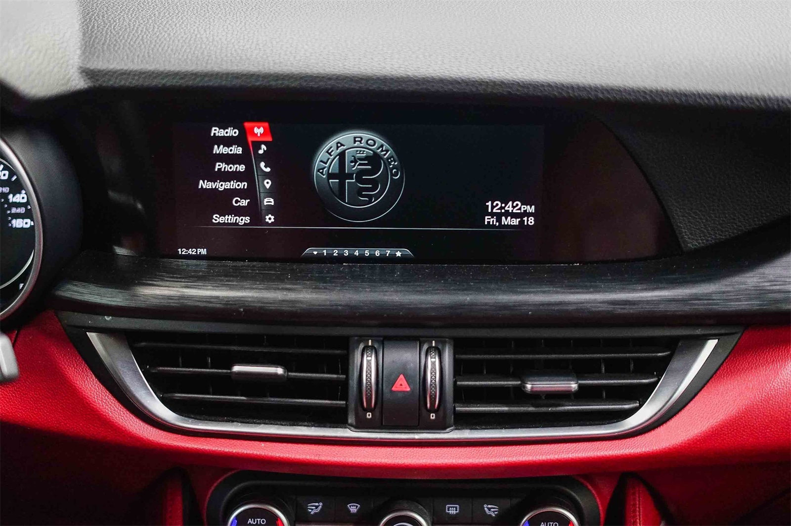 Thumbnail: 2018 Alfa Romeo Stelvio - 14