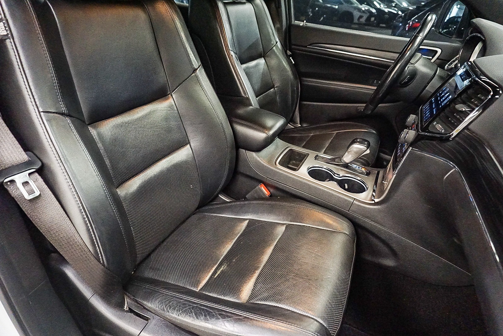 Thumbnail: 2020 Jeep Grand Cherokee - 17