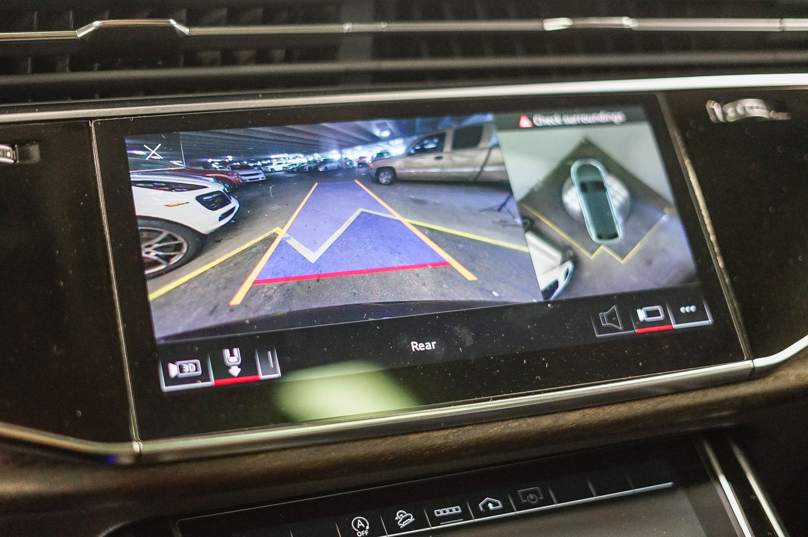 Thumbnail: 2022 Audi Q8 - 25