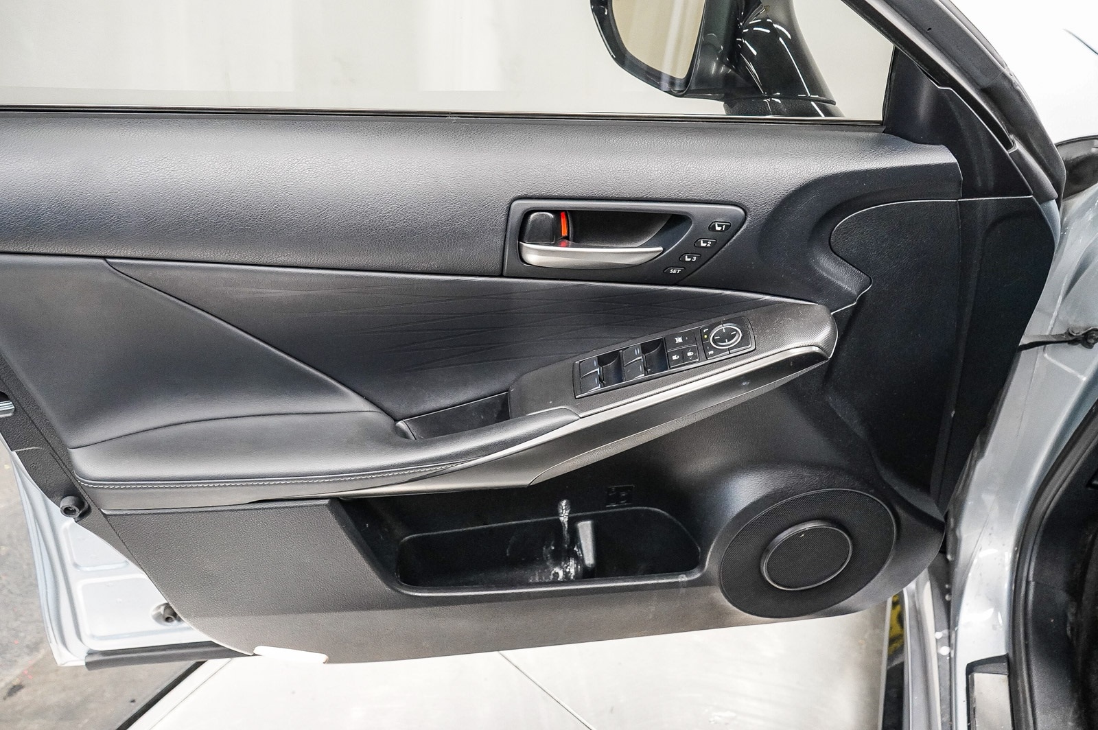 Thumbnail: 2022 Lexus IS - 22