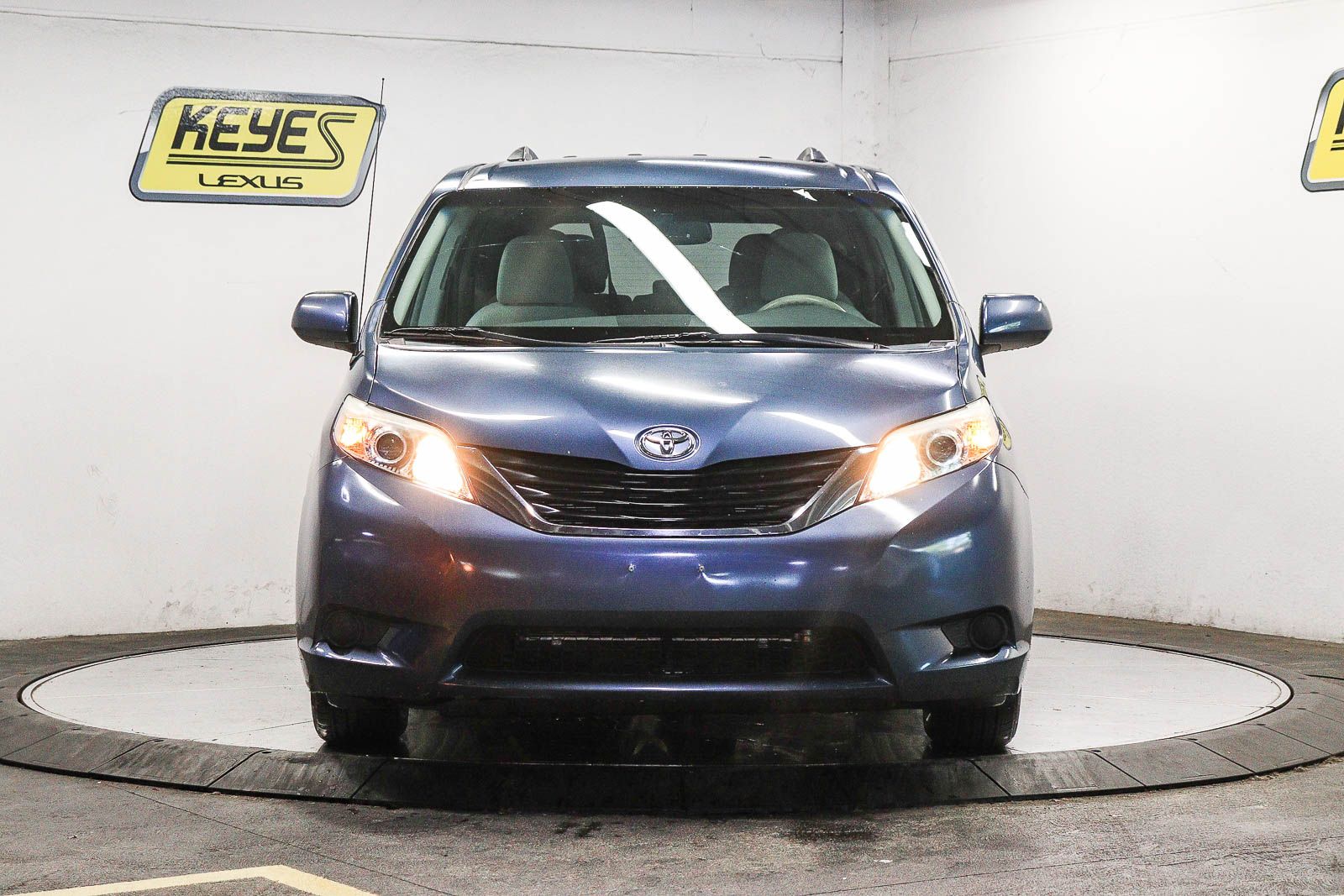 Thumbnail: 2014 Toyota Sienna - 6