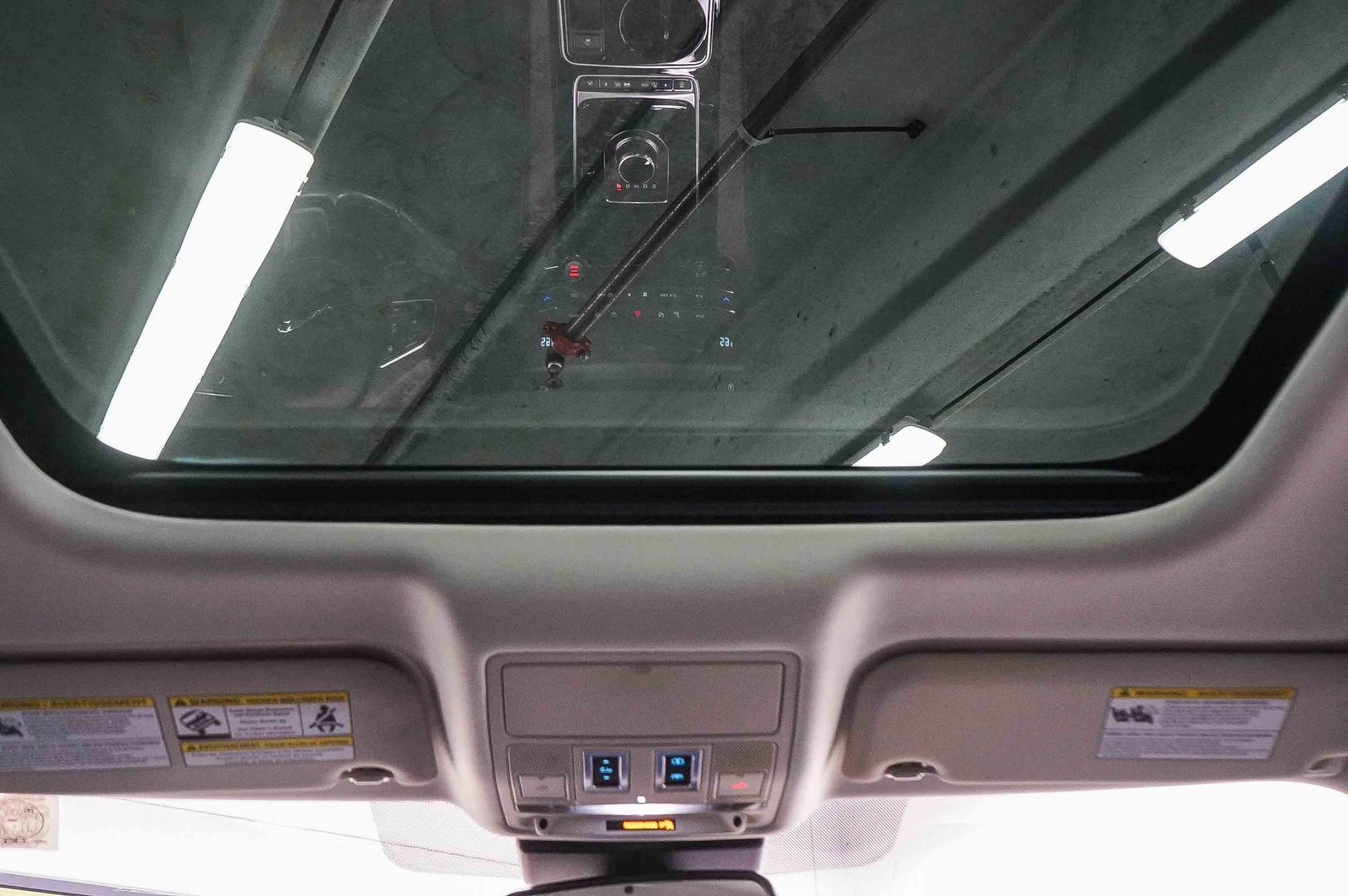 Thumbnail: 2017 Jaguar F-Pace - 16