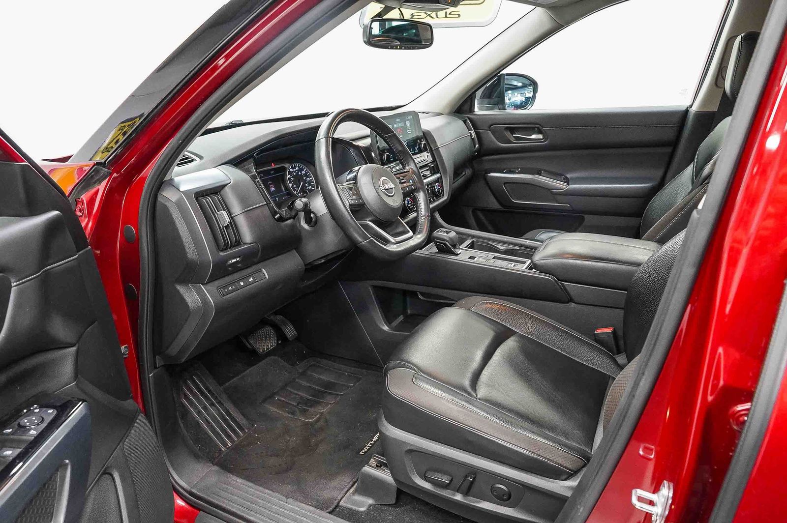 Thumbnail: 2022 Nissan Pathfinder - 17