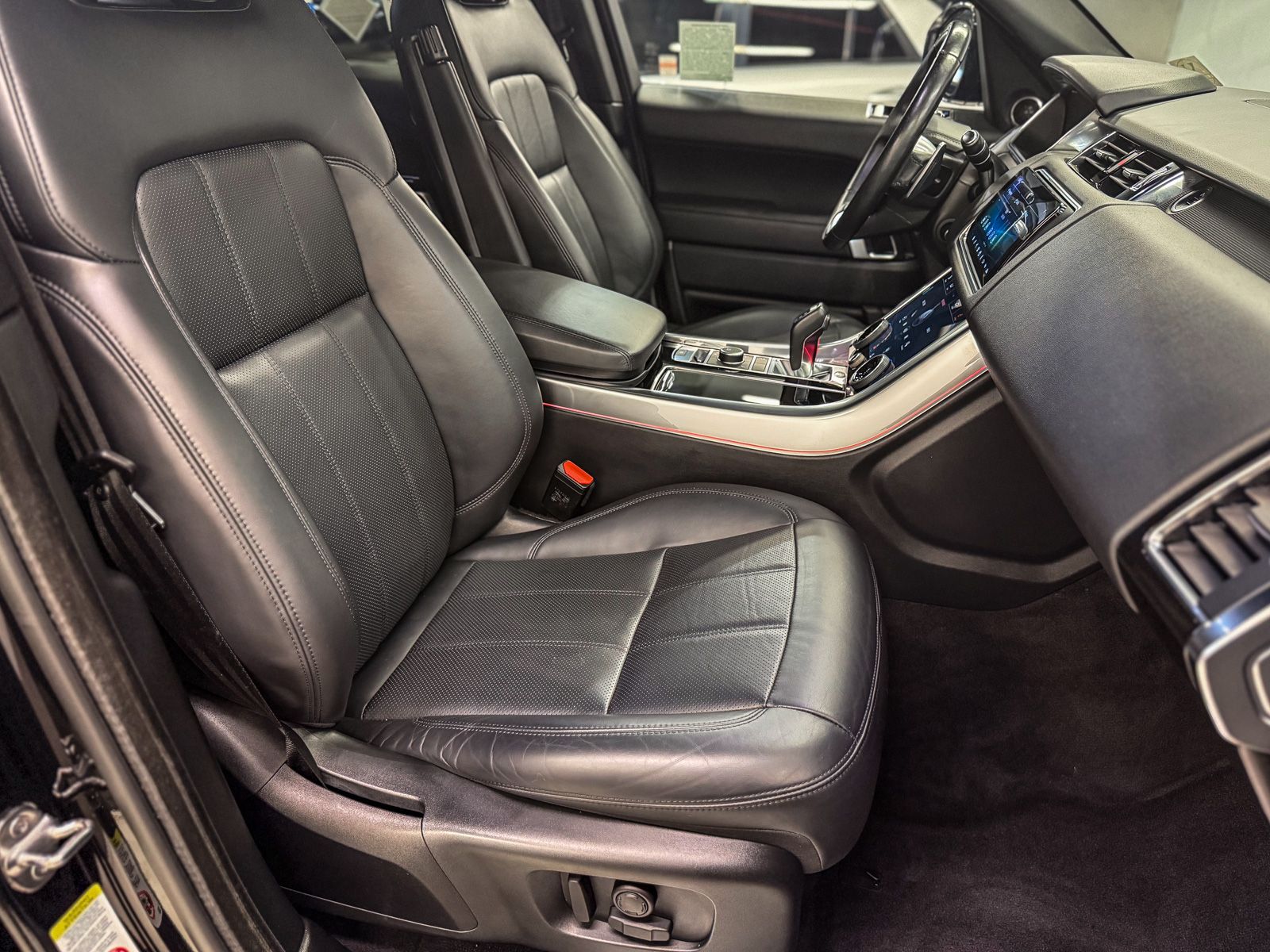 Thumbnail: 2022 Land Rover Range Rover Sport - 18