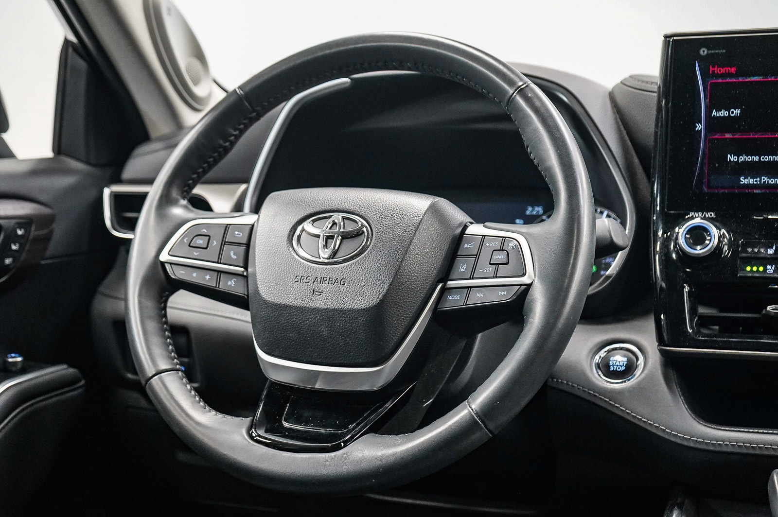 Thumbnail: 2022 Toyota Highlander - 15