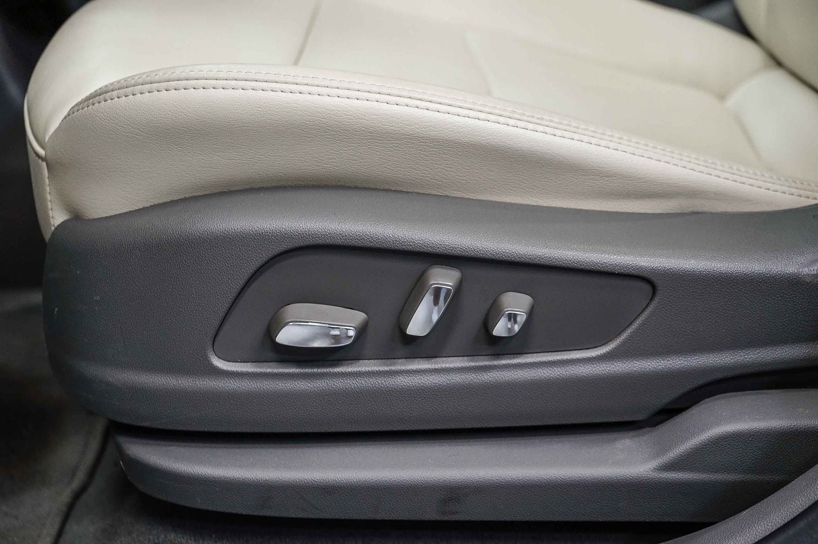 Thumbnail: 2024 Cadillac XT6 - 19