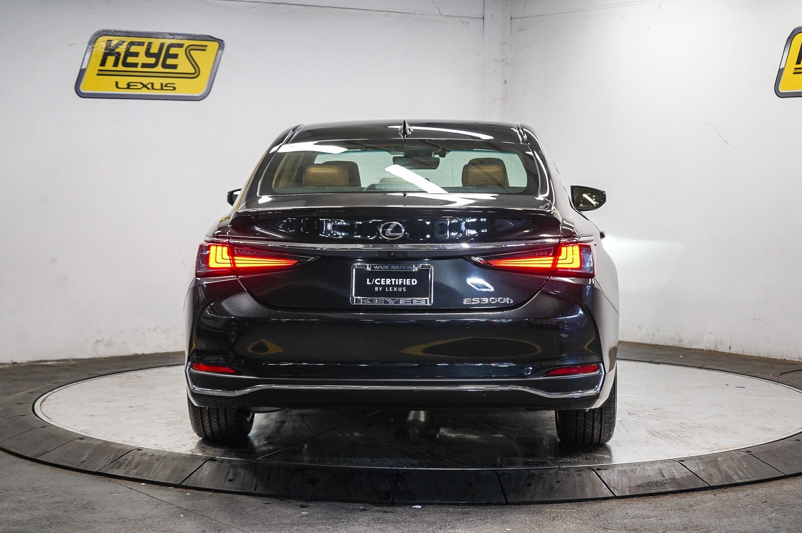 Thumbnail: 2025 Lexus ES - 3