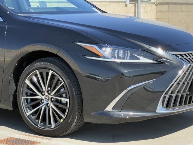 Thumbnail: 2025 Lexus ES - 4