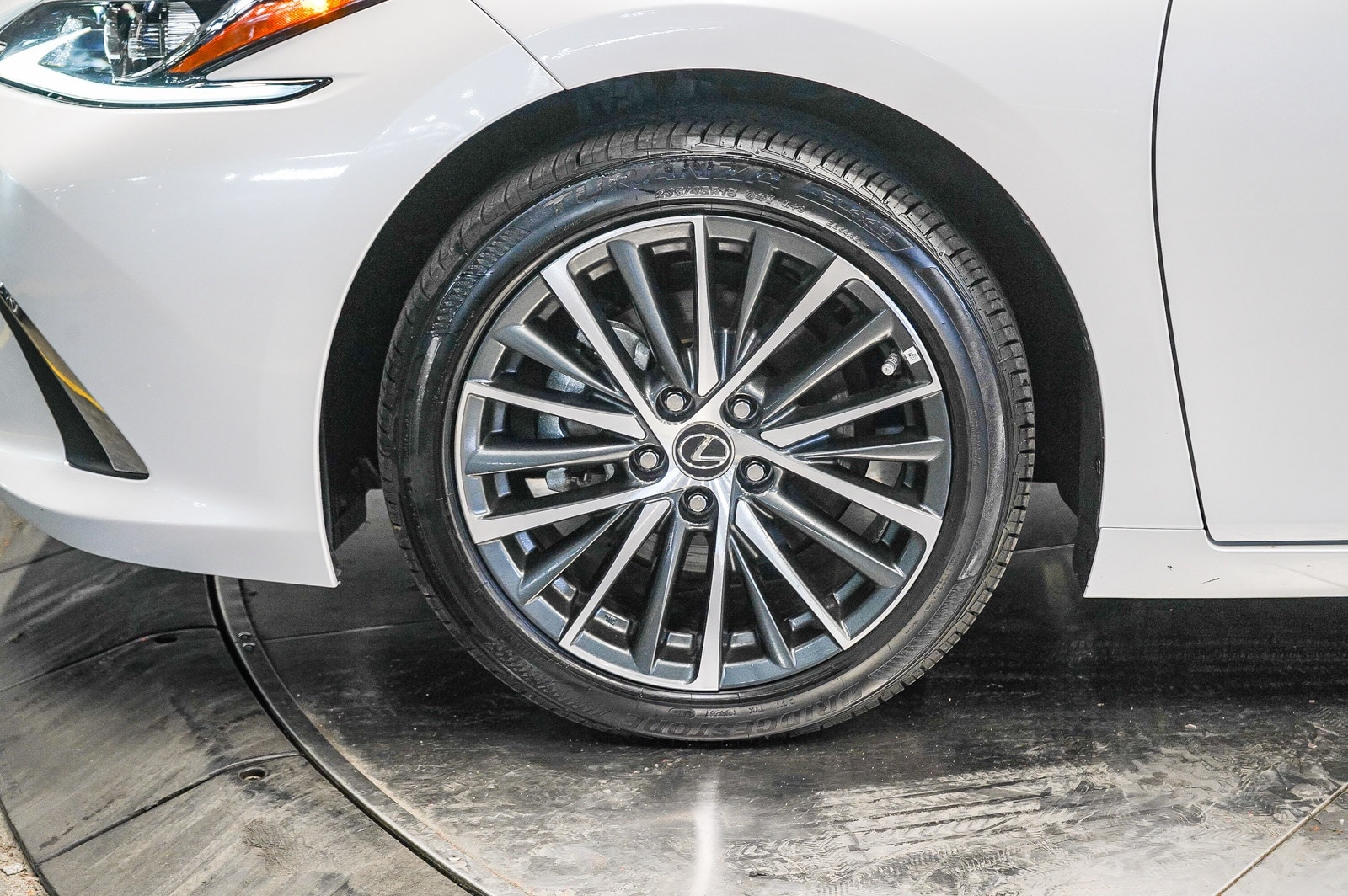 Thumbnail: 2025 Lexus ES - 9