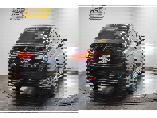 2025 Lexus ES 300h Luxury photo 4