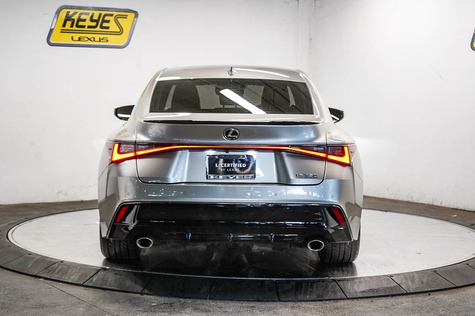 2023 Lexus IS 350 F SPORT photo 3