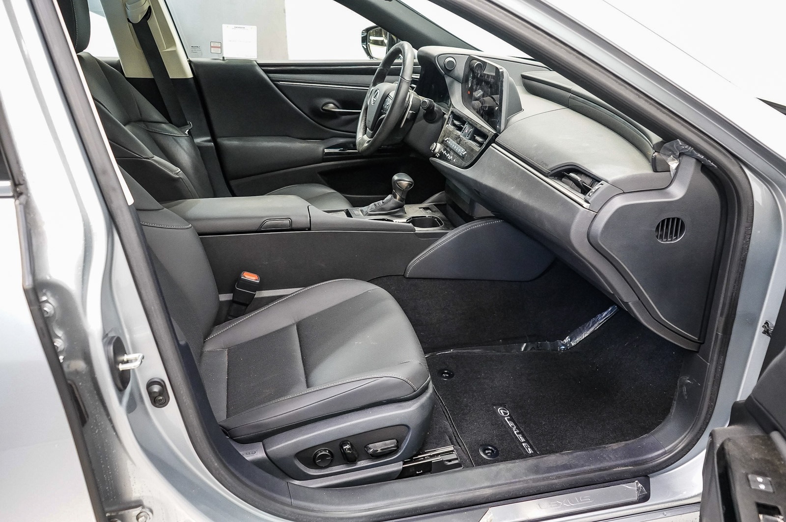 Thumbnail: 2024 Lexus ES - 17