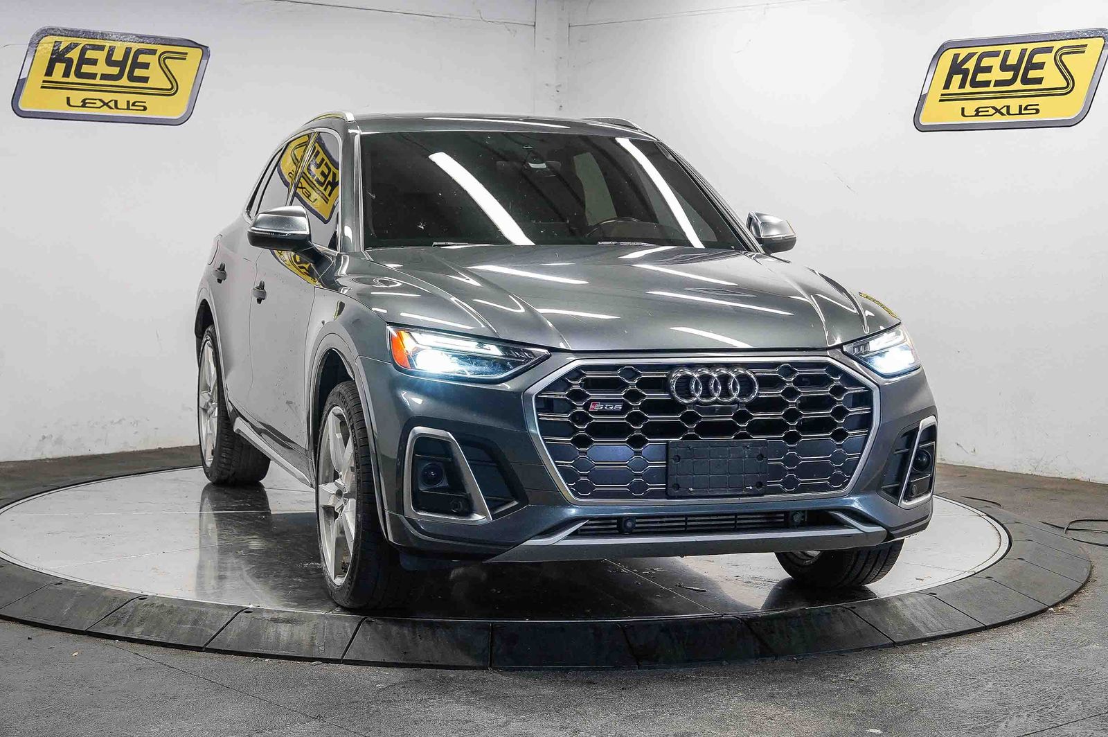 Thumbnail: 2021 Audi SQ5 - 4