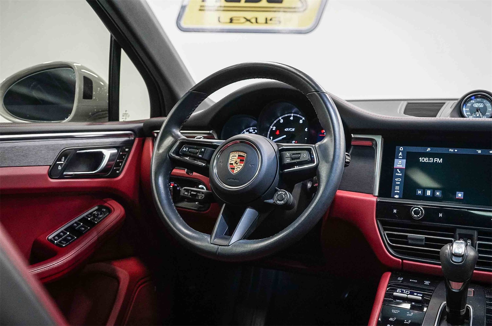 Thumbnail: 2023 Porsche Macan - 15