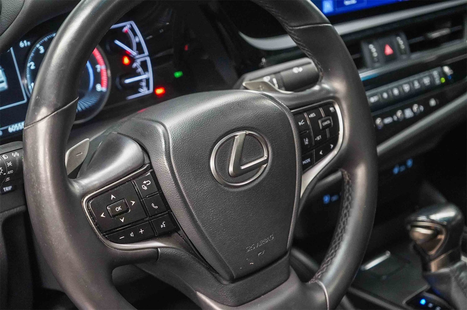 Thumbnail: 2023 Lexus ES - 21