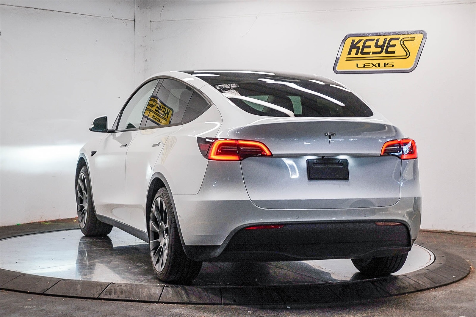 Used 2021 Tesla Model Y Standard Range with VIN 5YJYGDED2MF115093 for sale in Northfield, Minnesota