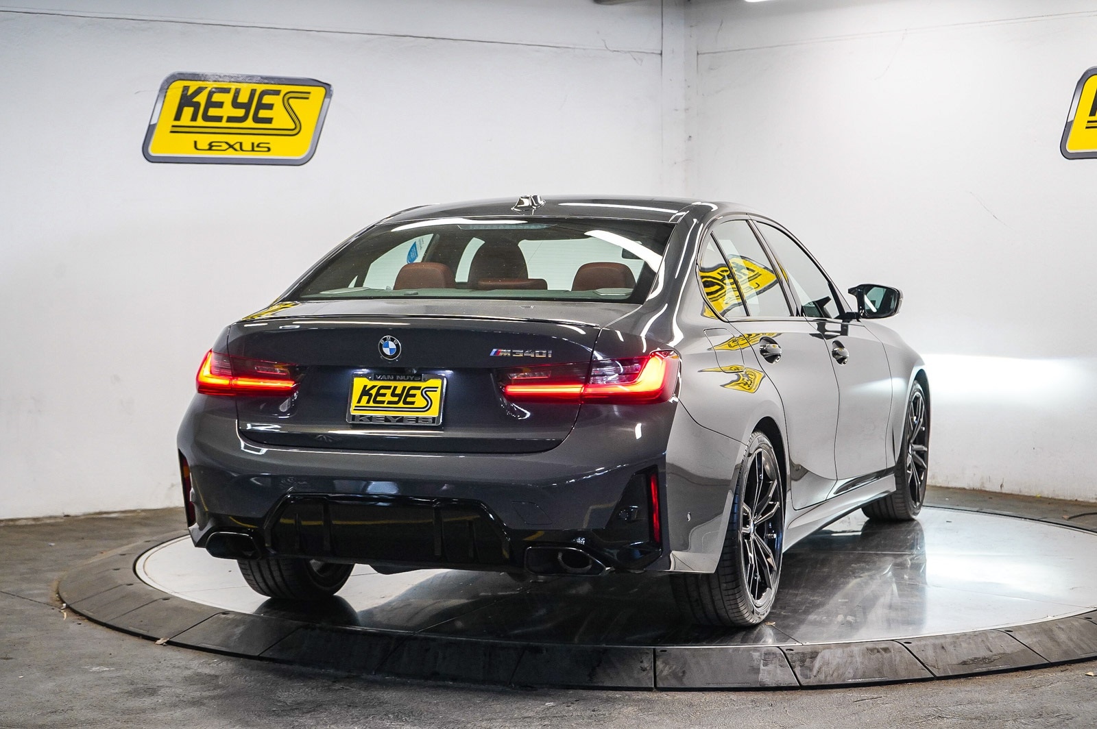 Thumbnail: 2023 BMW 3 Series - 4