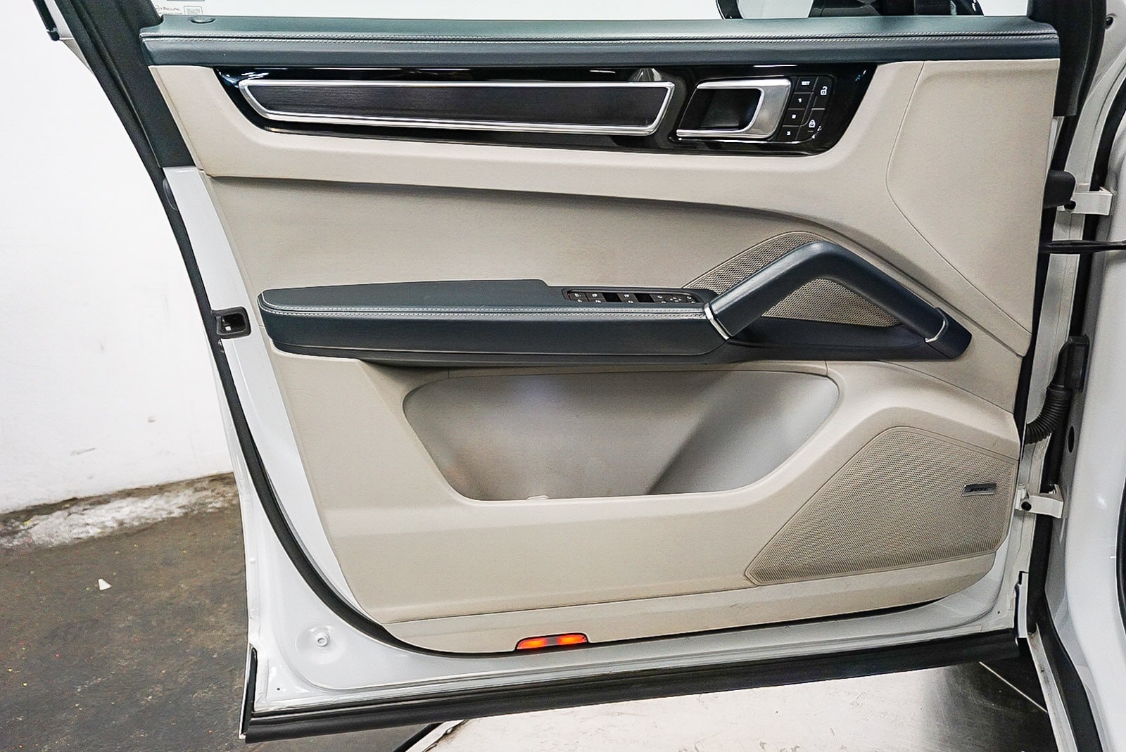 Thumbnail: 2023 Porsche Cayenne - 22