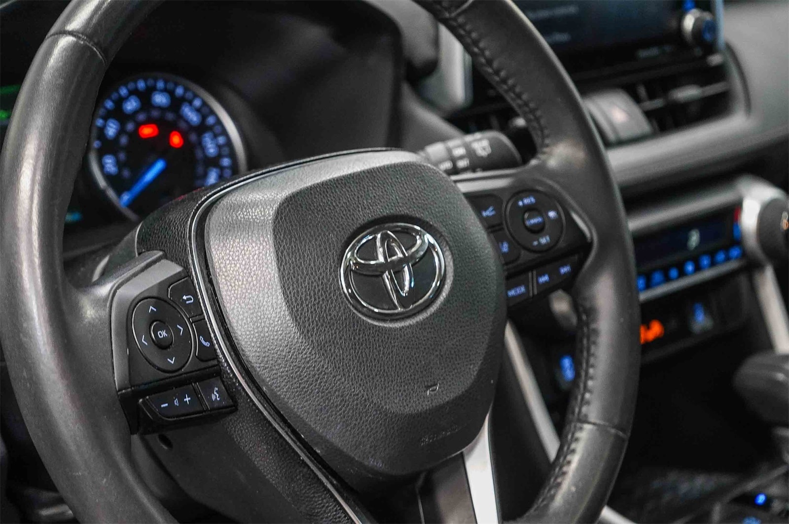 Thumbnail: 2019 Toyota RAV4 - 21