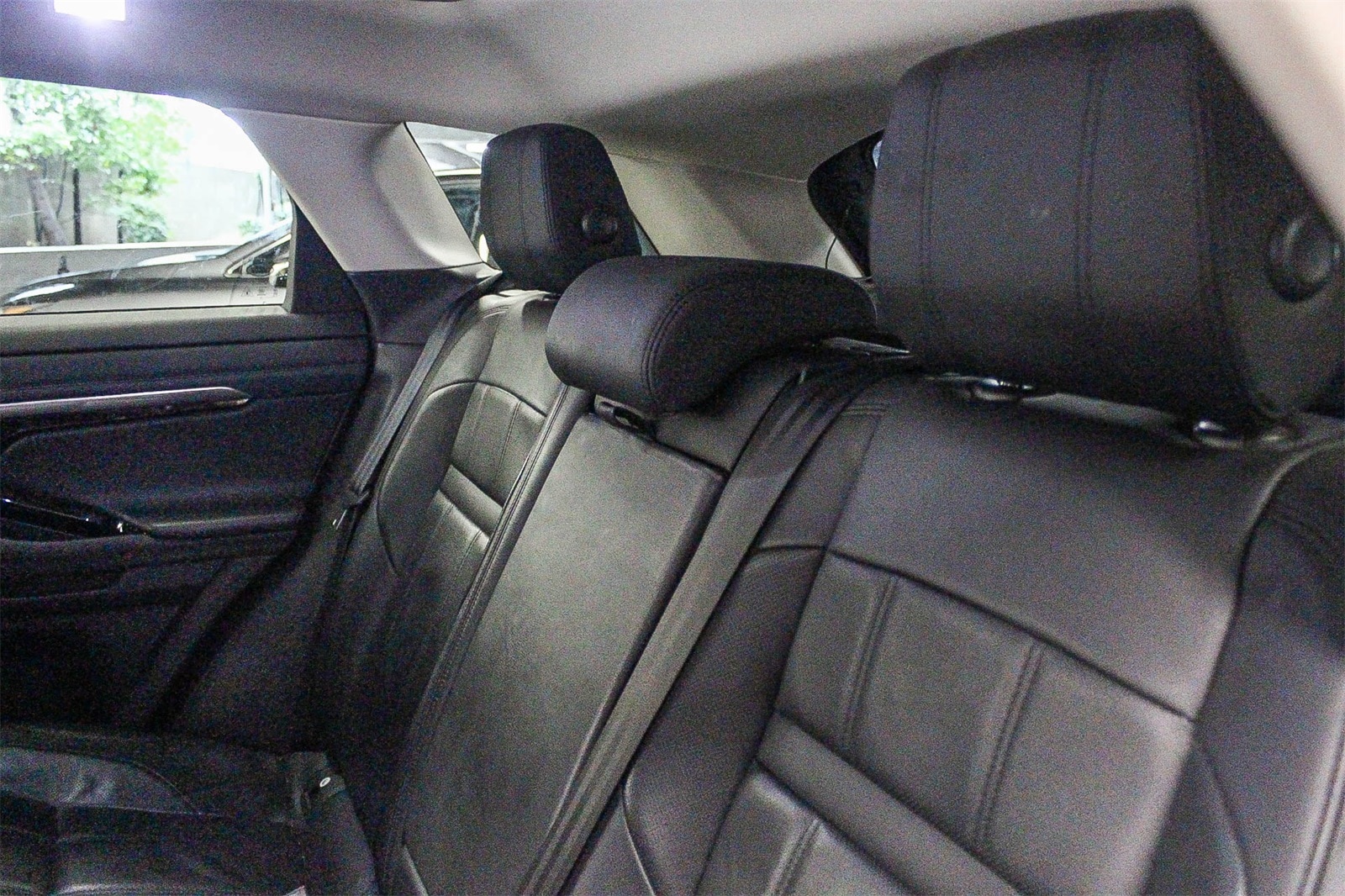 Thumbnail: 2020 Land Rover Range Rover Evoque - 19