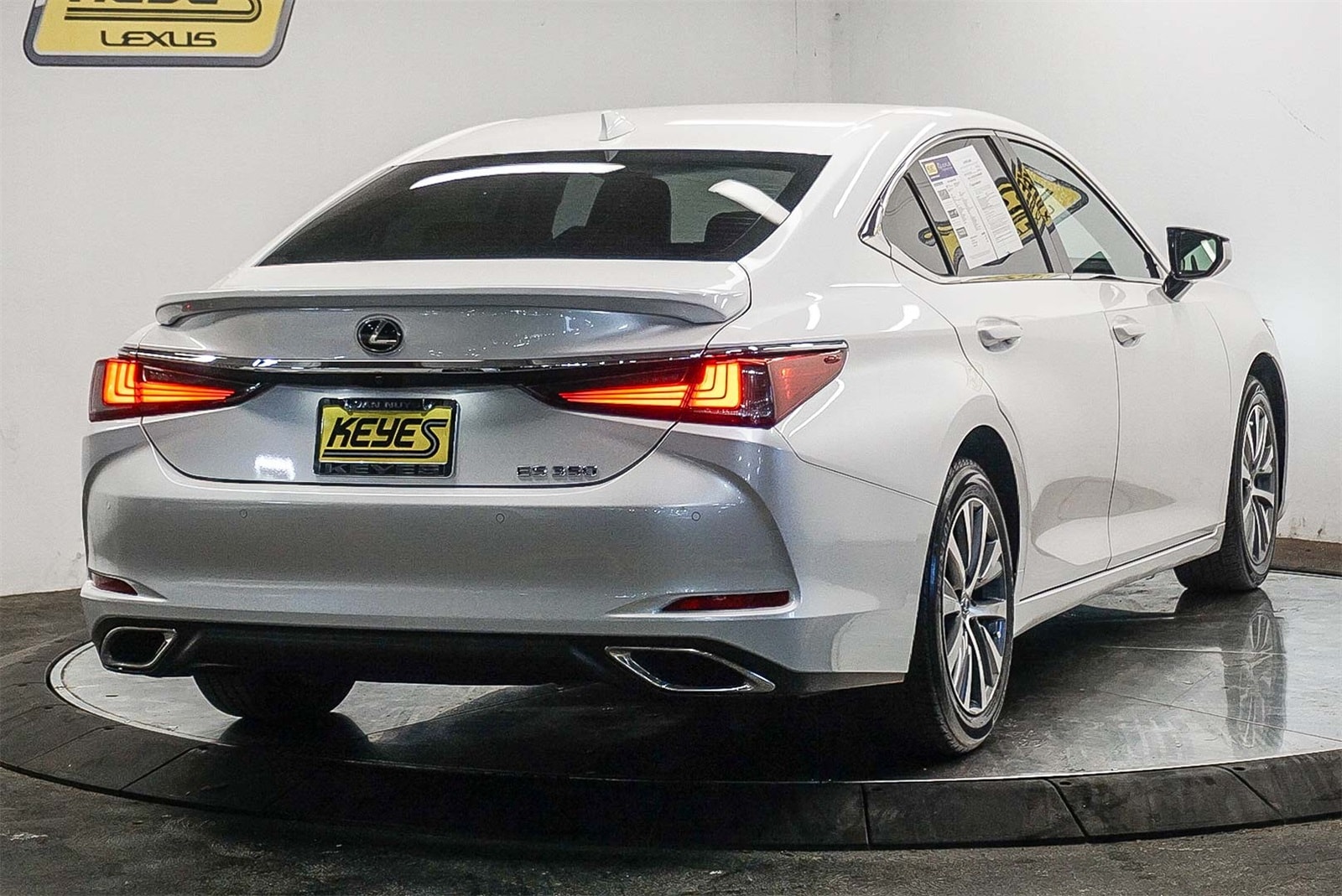 Thumbnail: 2019 Lexus ES - 4