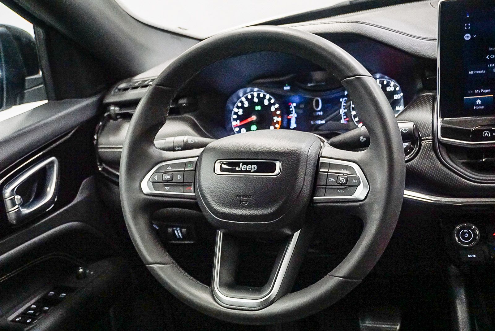 Thumbnail: 2023 Jeep Compass - 14