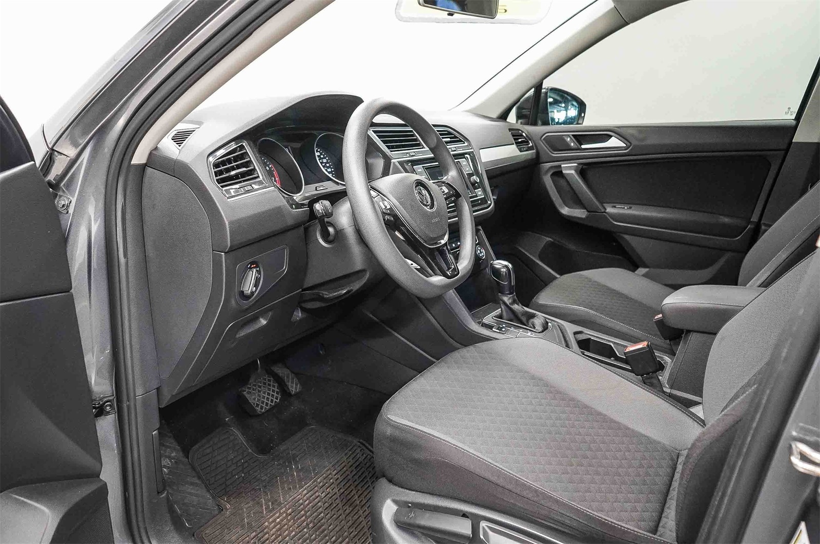 Thumbnail: 2019 Volkswagen Tiguan - 17