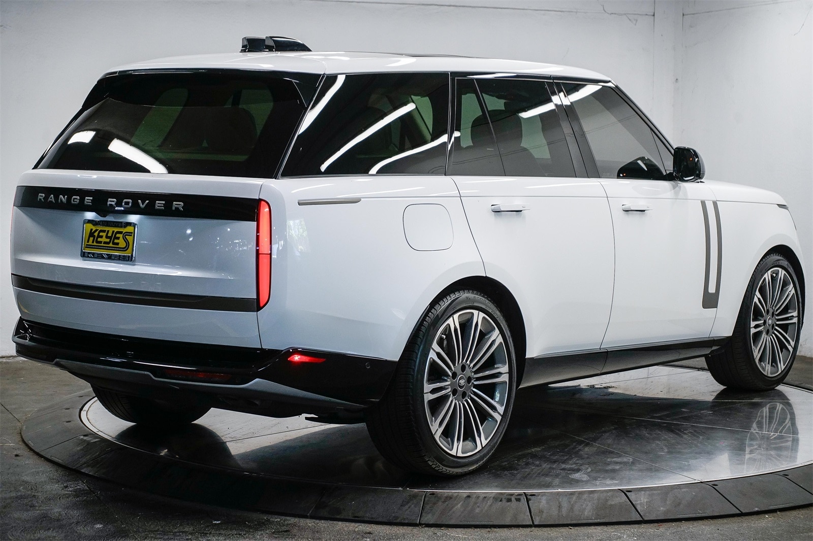 Thumbnail: 2024 Land Rover Range Rover - 4